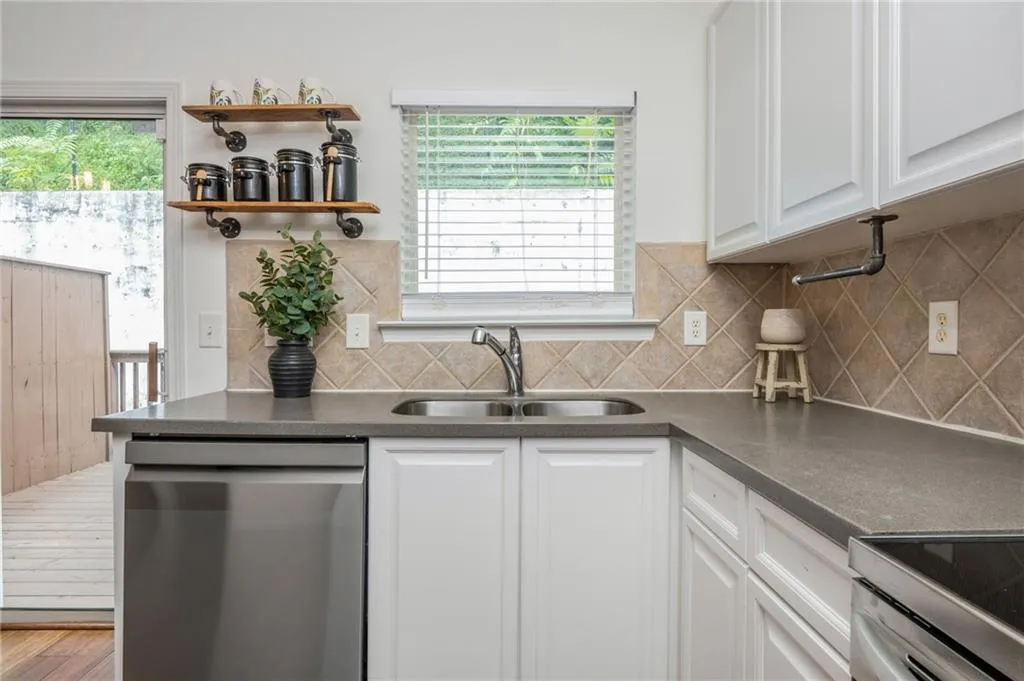 1100 Liberty Parkway Nw Unit 403, Atlanta, Georgia 30318, 3 Bedrooms Bedrooms, ,3 BathroomsBathrooms,Residential,For Sale,1100 Liberty Parkway Nw Unit 403,7630465