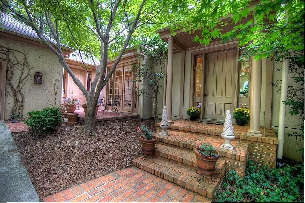 215 Valley Road Nw, Atlanta, Georgia 30305, 4 Bedrooms Bedrooms, ,3 BathroomsBathrooms,Residential,Sold,215 Valley Road Nw,5640146