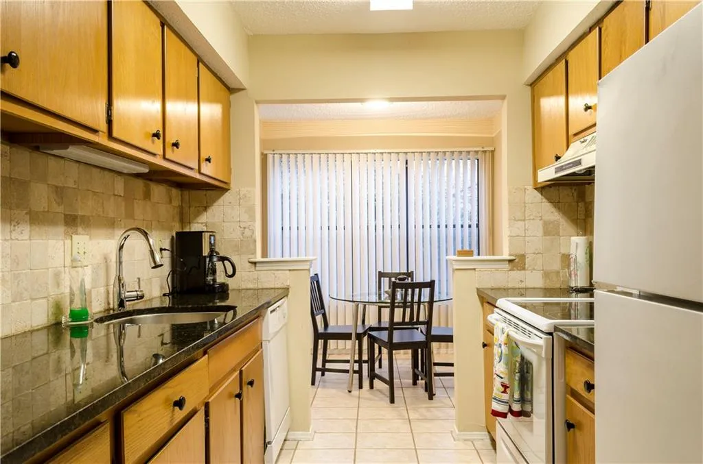 2202 Huntingdon Chase Unit 2202, Atlanta, Georgia 30350, 2 Bedrooms Bedrooms, ,2 BathroomsBathrooms,Residential,Sold,2202 Huntingdon Chase Unit 2202,5723434