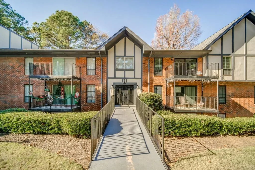 6851 Roswell Road Unit H34, Atlanta, Georgia 30382, 2 Bedrooms Bedrooms, ,2 BathroomsBathrooms,Residential,Sold,6851 Roswell Road Unit H34,6818171