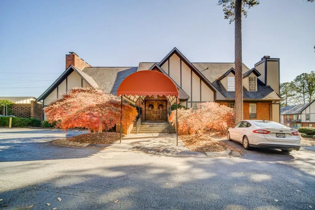 6851 Roswell Road Unit H34, Atlanta, Georgia 30382, 2 Bedrooms Bedrooms, ,2 BathroomsBathrooms,Residential,Sold,6851 Roswell Road Unit H34,6818171