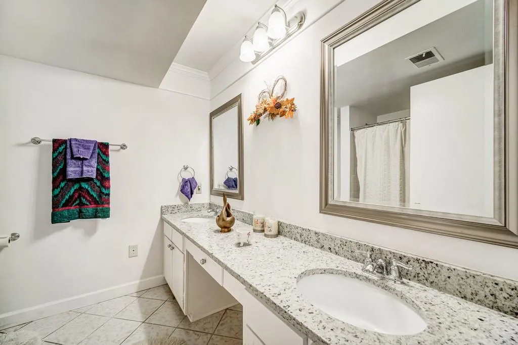 6851 Roswell Road Unit H34, Atlanta, Georgia 30382, 2 Bedrooms Bedrooms, ,2 BathroomsBathrooms,Residential,Sold,6851 Roswell Road Unit H34,6818171