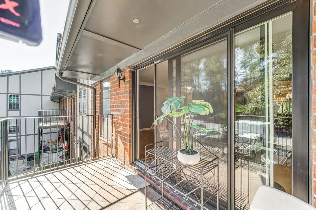 6851 Roswell Road Unit H34, Atlanta, Georgia 30382, 2 Bedrooms Bedrooms, ,2 BathroomsBathrooms,Residential,Sold,6851 Roswell Road Unit H34,6818171