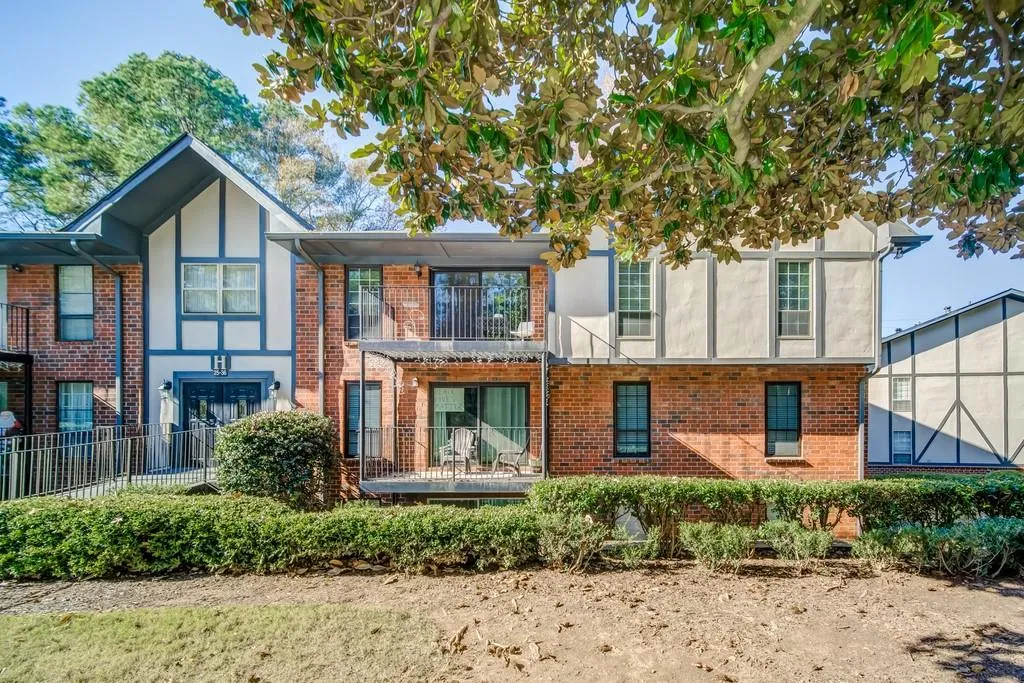6851 Roswell Road Unit H34, Atlanta, Georgia 30382, 2 Bedrooms Bedrooms, ,2 BathroomsBathrooms,Residential,Sold,6851 Roswell Road Unit H34,6818171