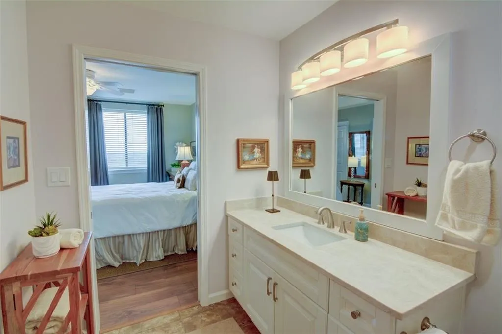 300 Johnson Ferry Road Ne Unit B1003, Sandy Springs, Georgia 30328, 1 Bedroom Bedrooms, ,1 BathroomBathrooms,Residential,Sold,300 Johnson Ferry Road Ne Unit B1003,7460575