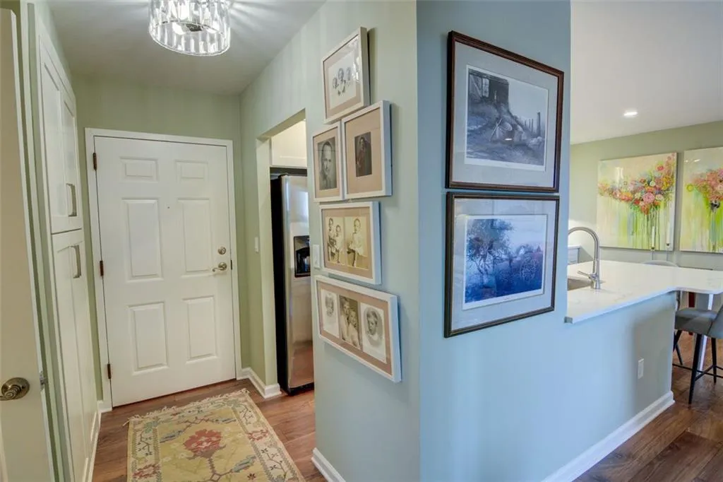 300 Johnson Ferry Road Ne Unit B1003, Sandy Springs, Georgia 30328, 1 Bedroom Bedrooms, ,1 BathroomBathrooms,Residential,Sold,300 Johnson Ferry Road Ne Unit B1003,7460575