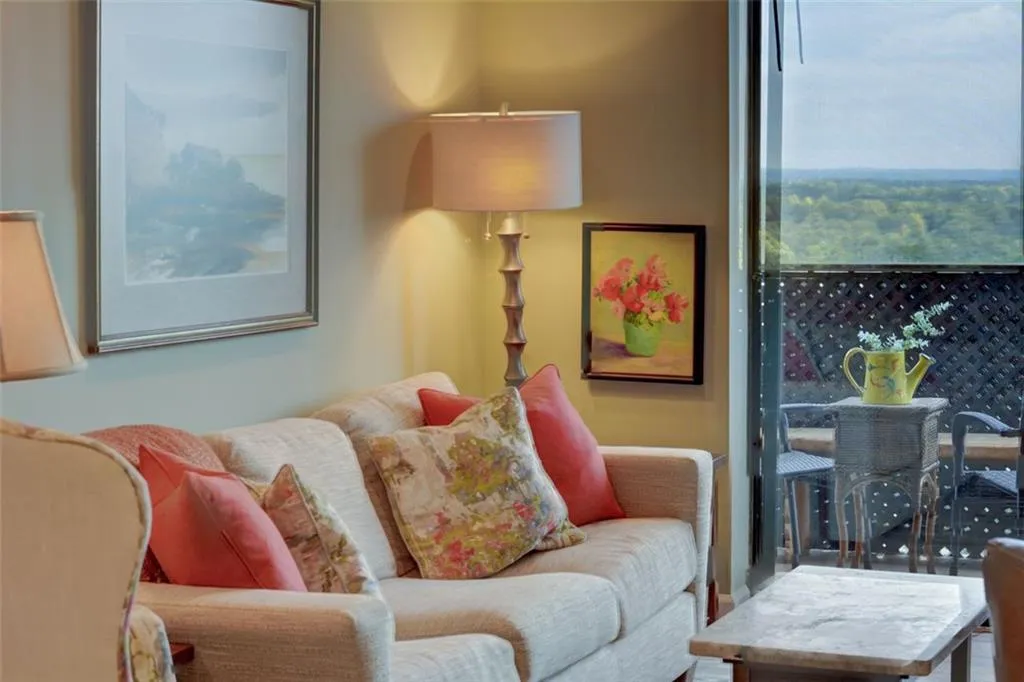 300 Johnson Ferry Road Ne Unit B1003, Sandy Springs, Georgia 30328, 1 Bedroom Bedrooms, ,1 BathroomBathrooms,Residential,Sold,300 Johnson Ferry Road Ne Unit B1003,7460575