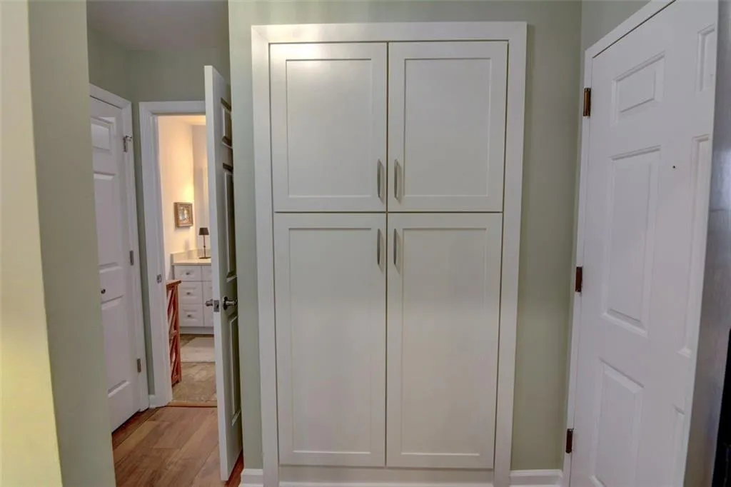 300 Johnson Ferry Road Ne Unit B1003, Sandy Springs, Georgia 30328, 1 Bedroom Bedrooms, ,1 BathroomBathrooms,Residential,Sold,300 Johnson Ferry Road Ne Unit B1003,7460575