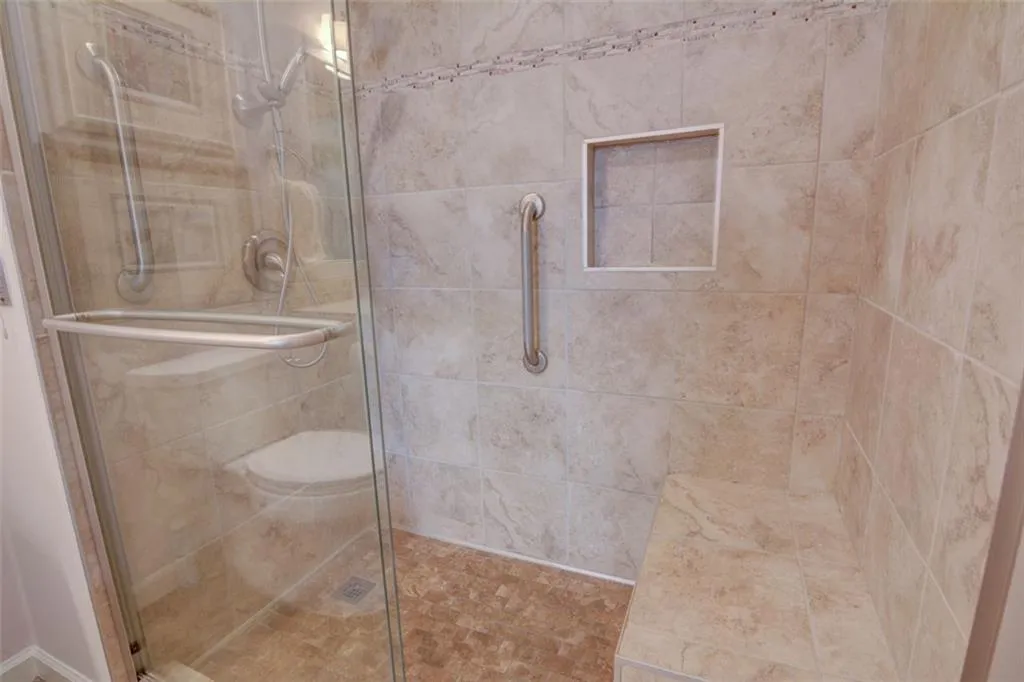 300 Johnson Ferry Road Ne Unit B1003, Sandy Springs, Georgia 30328, 1 Bedroom Bedrooms, ,1 BathroomBathrooms,Residential,Sold,300 Johnson Ferry Road Ne Unit B1003,7460575