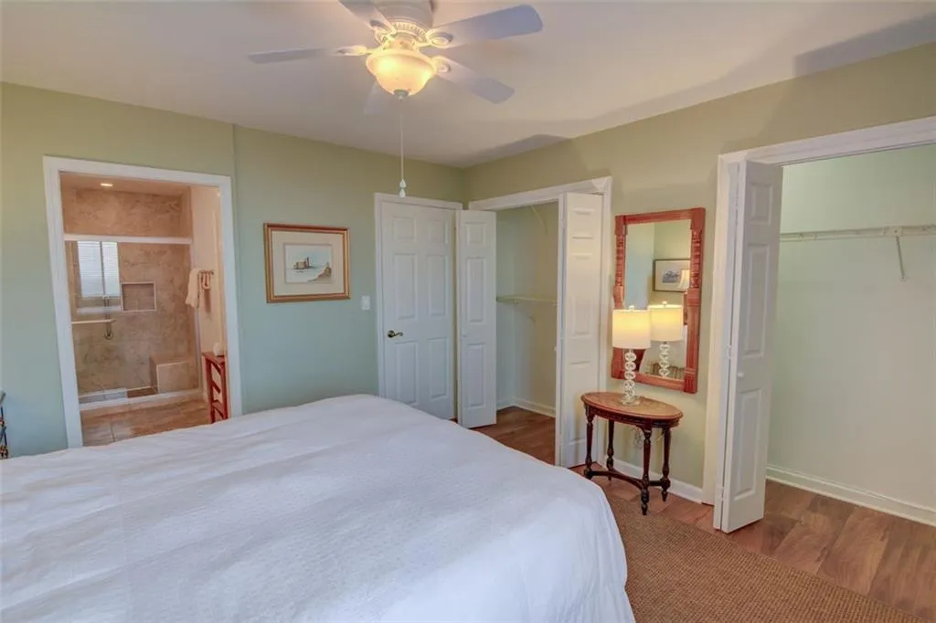 300 Johnson Ferry Road Ne Unit B1003, Sandy Springs, Georgia 30328, 1 Bedroom Bedrooms, ,1 BathroomBathrooms,Residential,Sold,300 Johnson Ferry Road Ne Unit B1003,7460575