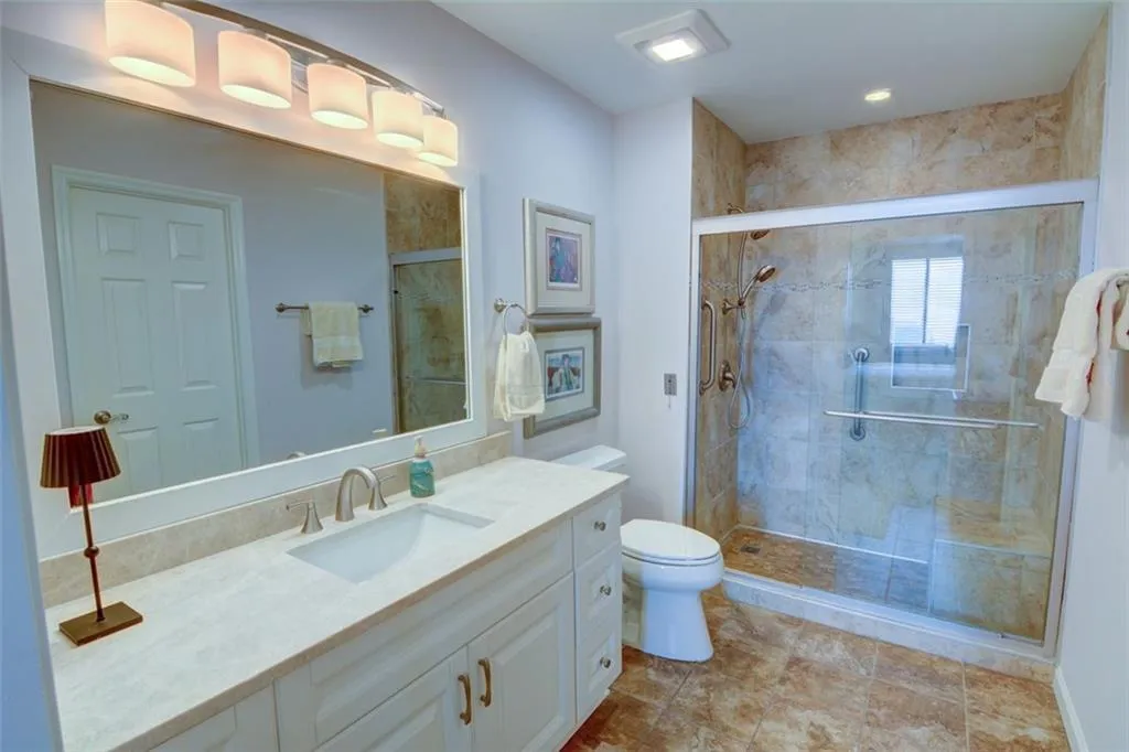 300 Johnson Ferry Road Ne Unit B1003, Sandy Springs, Georgia 30328, 1 Bedroom Bedrooms, ,1 BathroomBathrooms,Residential,Sold,300 Johnson Ferry Road Ne Unit B1003,7460575