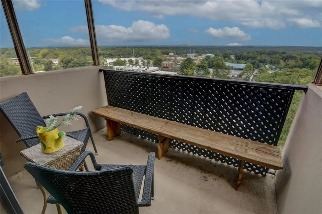 300 Johnson Ferry Road Ne Unit B1003, Sandy Springs, Georgia 30328, 1 Bedroom Bedrooms, ,1 BathroomBathrooms,Residential,Sold,300 Johnson Ferry Road Ne Unit B1003,7460575