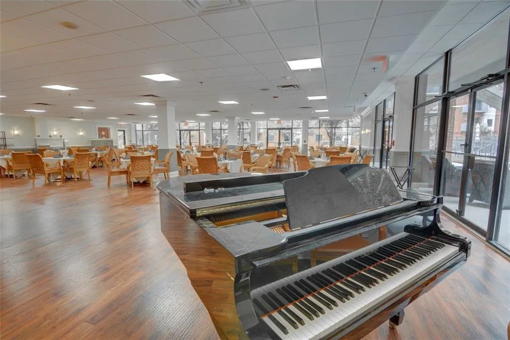 300 Johnson Ferry Road Ne Unit B1003, Sandy Springs, Georgia 30328, 1 Bedroom Bedrooms, ,1 BathroomBathrooms,Residential,Sold,300 Johnson Ferry Road Ne Unit B1003,7460575