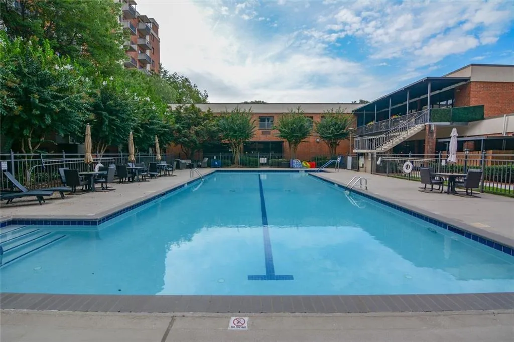 300 Johnson Ferry Road Ne Unit B1003, Sandy Springs, Georgia 30328, 1 Bedroom Bedrooms, ,1 BathroomBathrooms,Residential,Sold,300 Johnson Ferry Road Ne Unit B1003,7460575