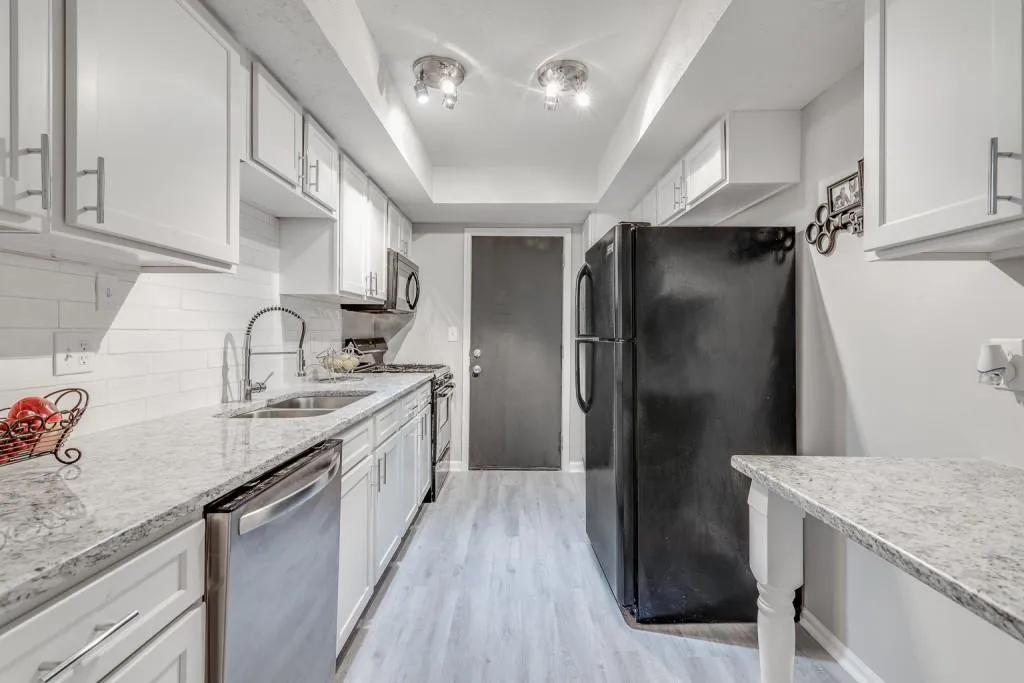 6851 Roswell Road Ne Unit M21, Sandy Springs, Georgia 30328, 3 Bedrooms Bedrooms, ,2 BathroomsBathrooms,Residential,Sold,6851 Roswell Road Ne Unit M21,6715807