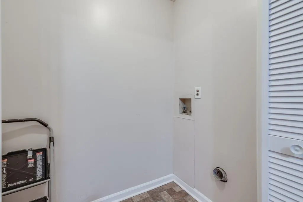 6851 Roswell Road Ne Unit M21, Sandy Springs, Georgia 30328, 3 Bedrooms Bedrooms, ,2 BathroomsBathrooms,Residential,Sold,6851 Roswell Road Ne Unit M21,6715807