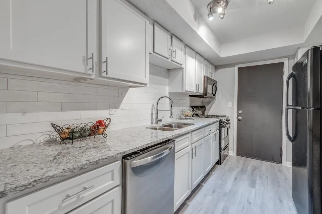6851 Roswell Road Ne Unit M21, Sandy Springs, Georgia 30328, 3 Bedrooms Bedrooms, ,2 BathroomsBathrooms,Residential,Sold,6851 Roswell Road Ne Unit M21,6715807