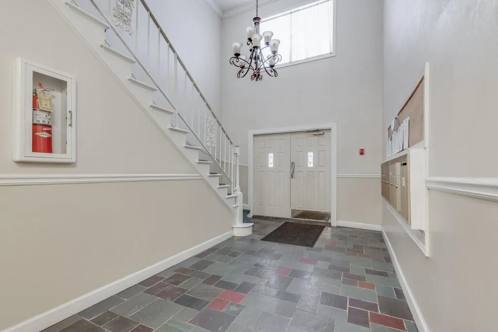 6851 Roswell Road Ne Unit M21, Sandy Springs, Georgia 30328, 3 Bedrooms Bedrooms, ,2 BathroomsBathrooms,Residential,Sold,6851 Roswell Road Ne Unit M21,6715807