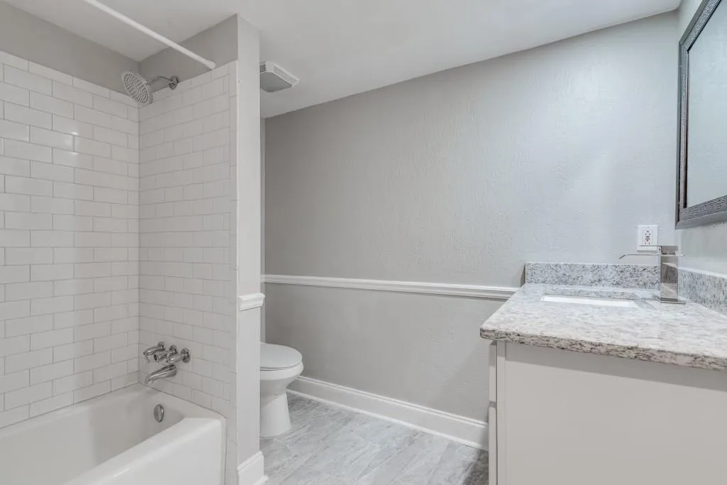 6851 Roswell Road Ne Unit M21, Sandy Springs, Georgia 30328, 3 Bedrooms Bedrooms, ,2 BathroomsBathrooms,Residential,Sold,6851 Roswell Road Ne Unit M21,6715807