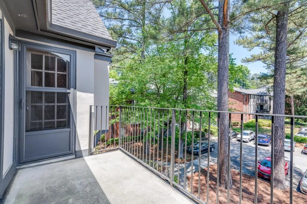 6851 Roswell Road Ne Unit M21, Sandy Springs, Georgia 30328, 3 Bedrooms Bedrooms, ,2 BathroomsBathrooms,Residential,Sold,6851 Roswell Road Ne Unit M21,6715807