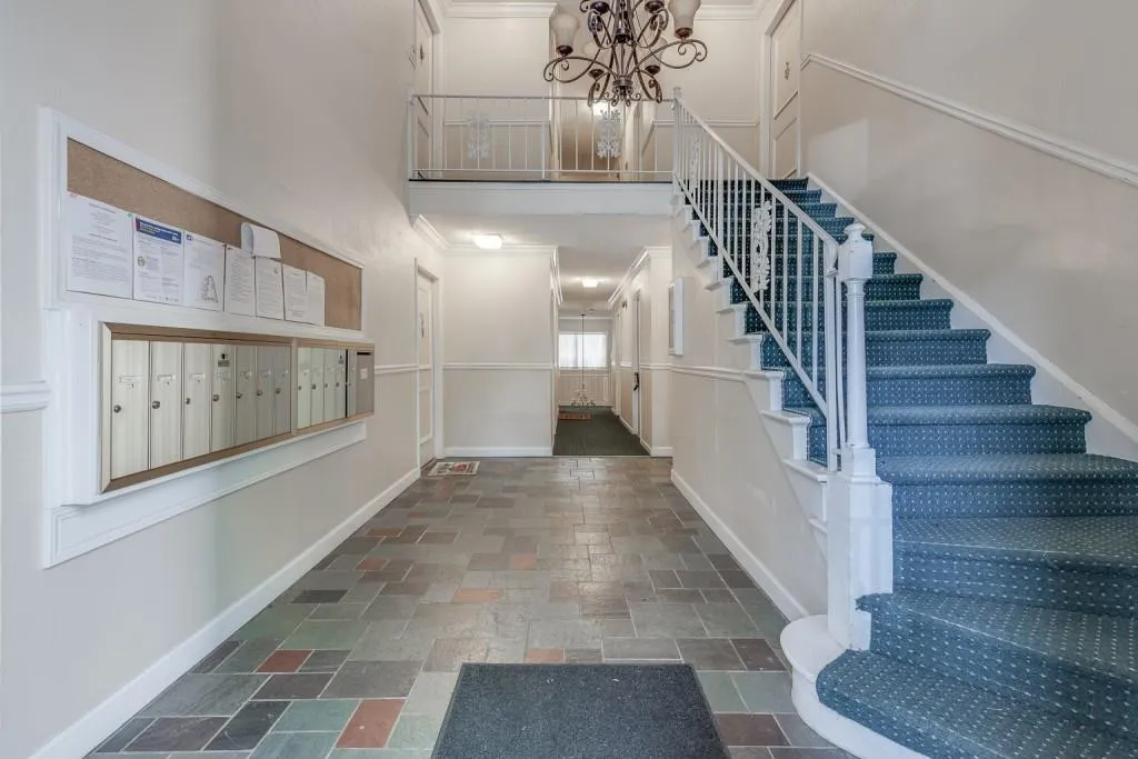 6851 Roswell Road Ne Unit M21, Sandy Springs, Georgia 30328, 3 Bedrooms Bedrooms, ,2 BathroomsBathrooms,Residential,Sold,6851 Roswell Road Ne Unit M21,6715807