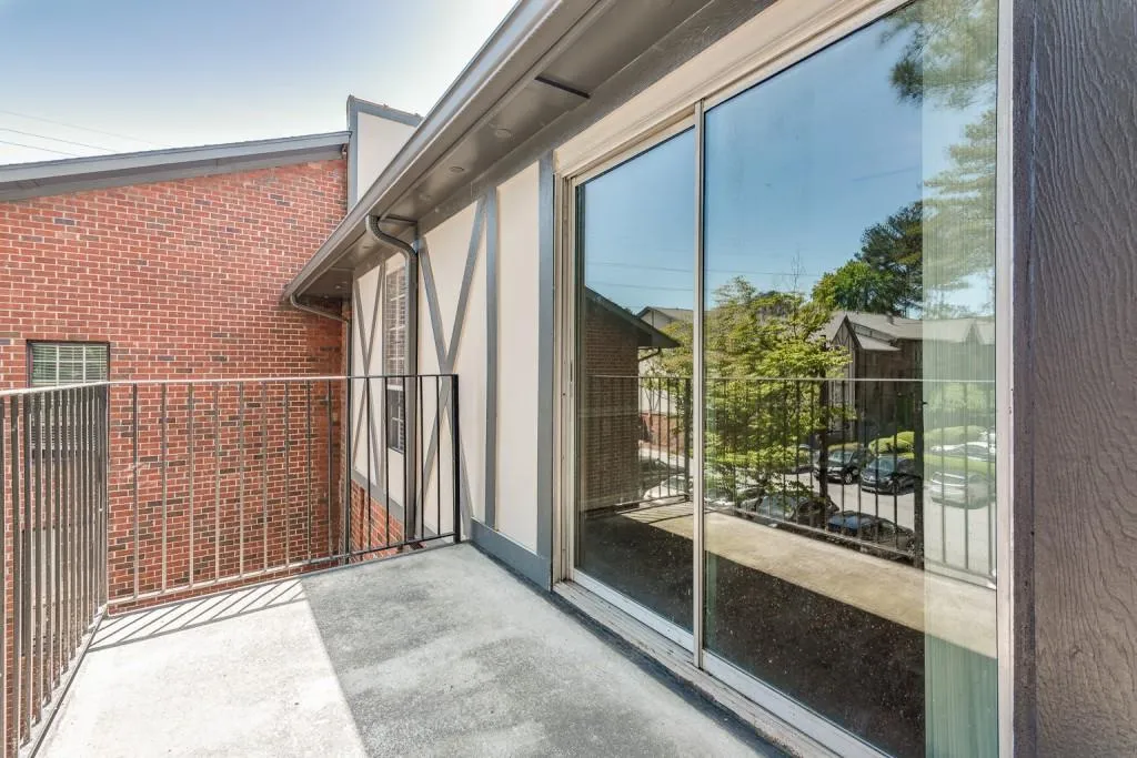 6851 Roswell Road Ne Unit M21, Sandy Springs, Georgia 30328, 3 Bedrooms Bedrooms, ,2 BathroomsBathrooms,Residential,Sold,6851 Roswell Road Ne Unit M21,6715807
