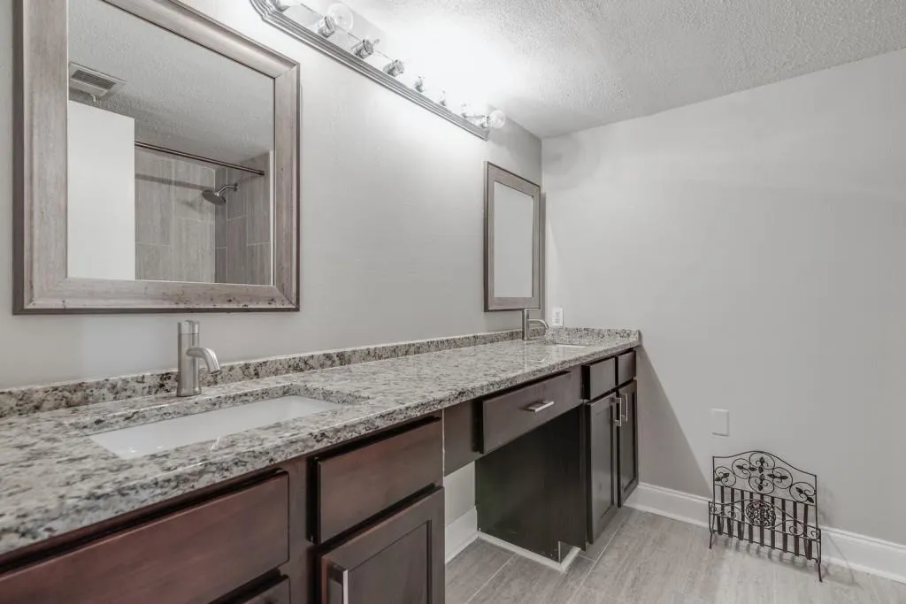6851 Roswell Road Ne Unit M21, Sandy Springs, Georgia 30328, 3 Bedrooms Bedrooms, ,2 BathroomsBathrooms,Residential,Sold,6851 Roswell Road Ne Unit M21,6715807