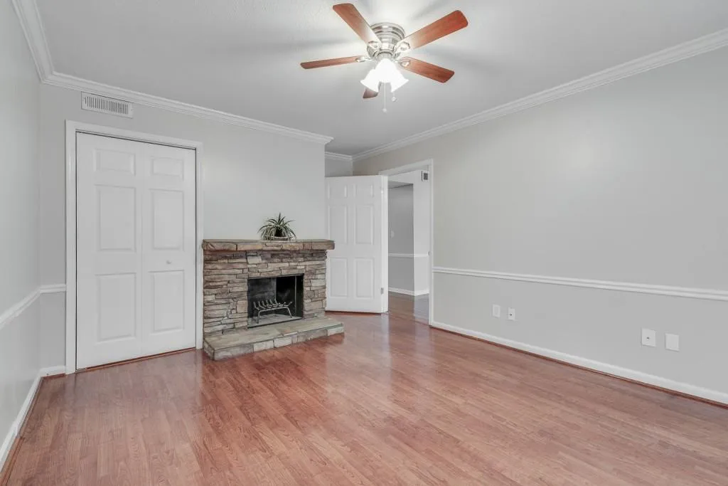 6851 Roswell Road Ne Unit M21, Sandy Springs, Georgia 30328, 3 Bedrooms Bedrooms, ,2 BathroomsBathrooms,Residential,Sold,6851 Roswell Road Ne Unit M21,6715807