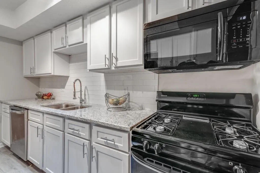 6851 Roswell Road Ne Unit M21, Sandy Springs, Georgia 30328, 3 Bedrooms Bedrooms, ,2 BathroomsBathrooms,Residential,Sold,6851 Roswell Road Ne Unit M21,6715807