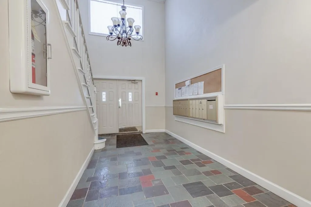6851 Roswell Road Ne Unit M21, Sandy Springs, Georgia 30328, 3 Bedrooms Bedrooms, ,2 BathroomsBathrooms,Residential,Sold,6851 Roswell Road Ne Unit M21,6715807