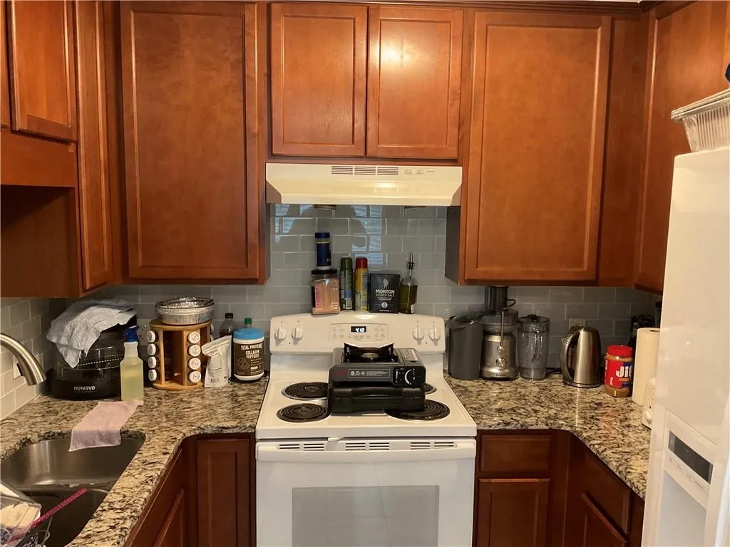 295 Winding River Drive Unit B, Sandy Springs, Georgia 30350, 3 Bedrooms Bedrooms, ,2 BathroomsBathrooms,Residential,Sold,295 Winding River Drive Unit B,7112971