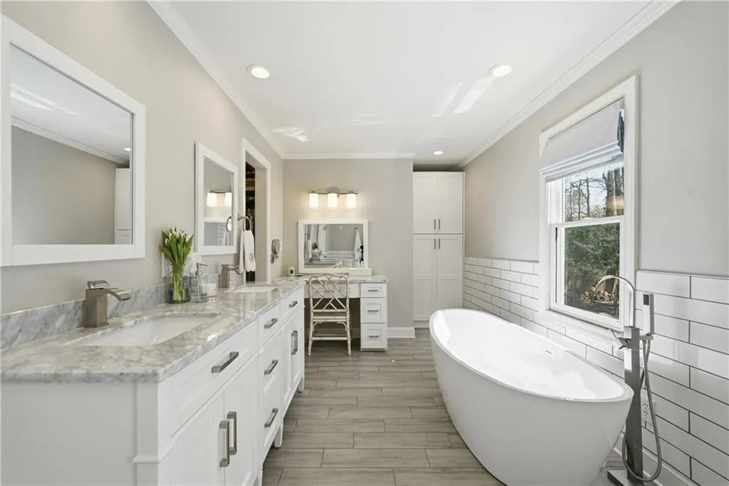 205 Berwick Drive Ne, Atlanta, Georgia 30328, 4 Bedrooms Bedrooms, ,3 BathroomsBathrooms,Residential,For Sale,205 Berwick Drive Ne,7732890