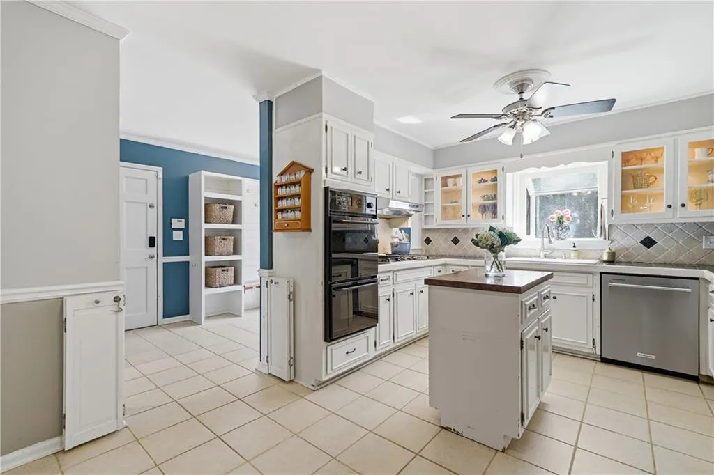 205 Berwick Drive Ne, Atlanta, Georgia 30328, 4 Bedrooms Bedrooms, ,3 BathroomsBathrooms,Residential,For Sale,205 Berwick Drive Ne,7732890