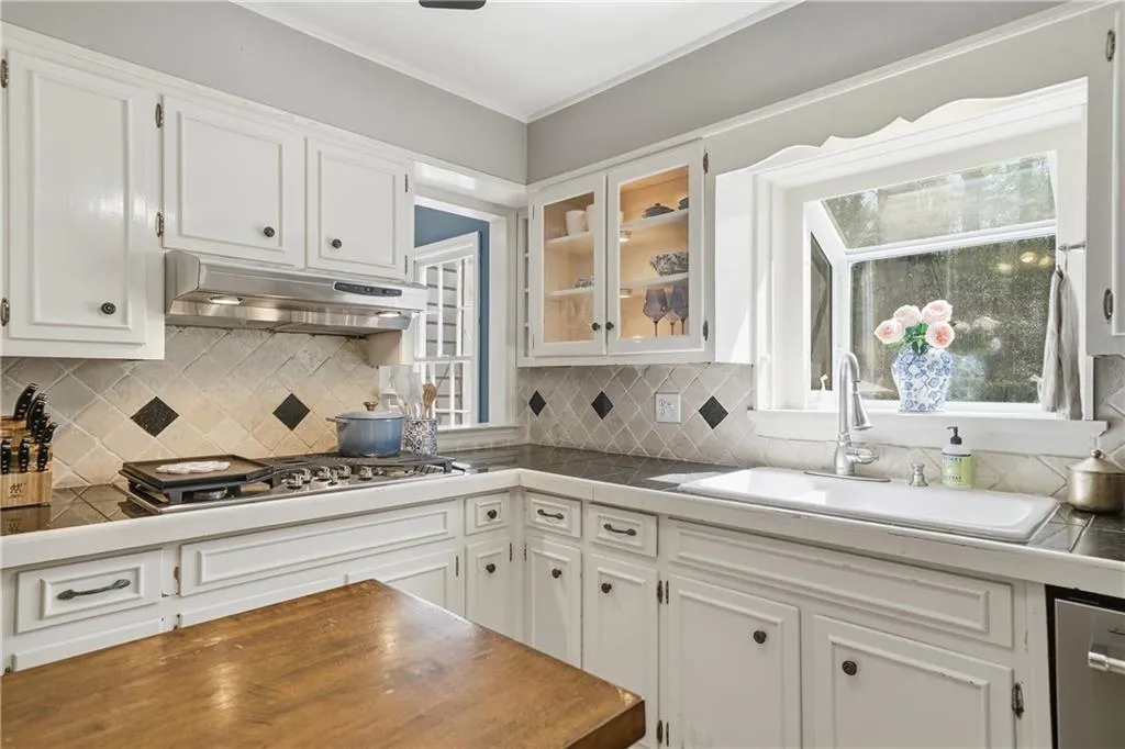 205 Berwick Drive Ne, Atlanta, Georgia 30328, 4 Bedrooms Bedrooms, ,3 BathroomsBathrooms,Residential,For Sale,205 Berwick Drive Ne,7732890