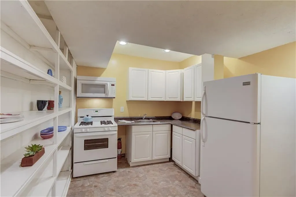 6716 Wright Road, Sandy Springs, Georgia 30328, 6 Bedrooms Bedrooms, ,4 BathroomsBathrooms,Residential,Sold,6716 Wright Road,6708105