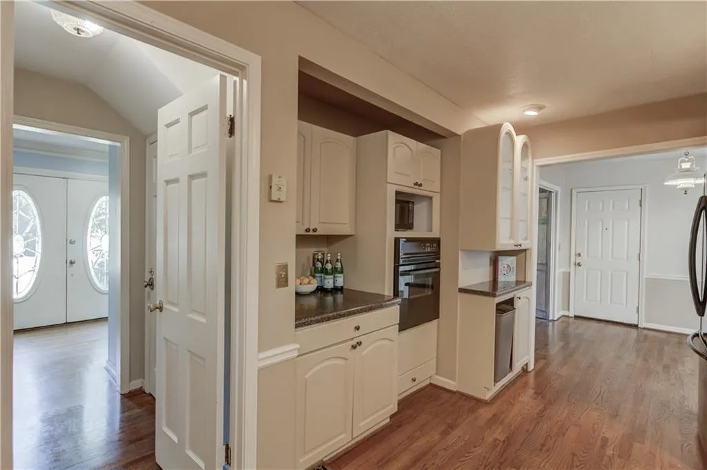 6716 Wright Road, Sandy Springs, Georgia 30328, 6 Bedrooms Bedrooms, ,4 BathroomsBathrooms,Residential,Sold,6716 Wright Road,6708105
