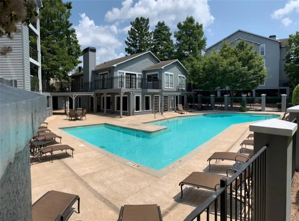 304 Granville Court, Sandy Springs, Georgia 30328, 2 Bedrooms Bedrooms, ,2 BathroomsBathrooms,Residential,Sold,304 Granville Court,6929505