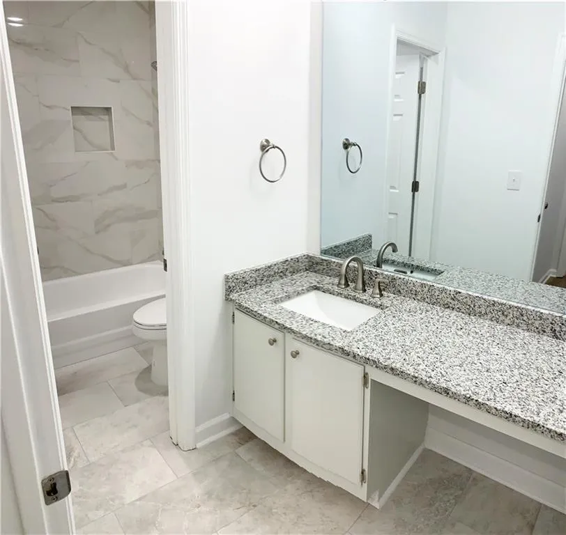 304 Granville Court, Sandy Springs, Georgia 30328, 2 Bedrooms Bedrooms, ,2 BathroomsBathrooms,Residential,Sold,304 Granville Court,6929505