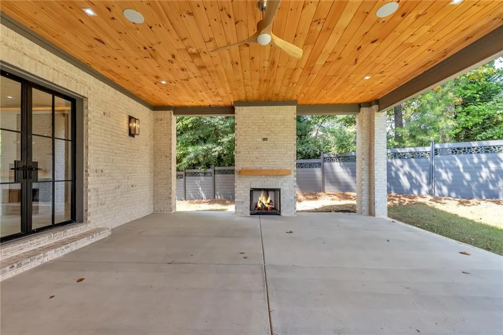 6620 Bridgewood Valley Road, Sandy Springs, Georgia 30328, 5 Bedrooms Bedrooms, ,5 BathroomsBathrooms,Residential,Sold,6620 Bridgewood Valley Road,7264891
