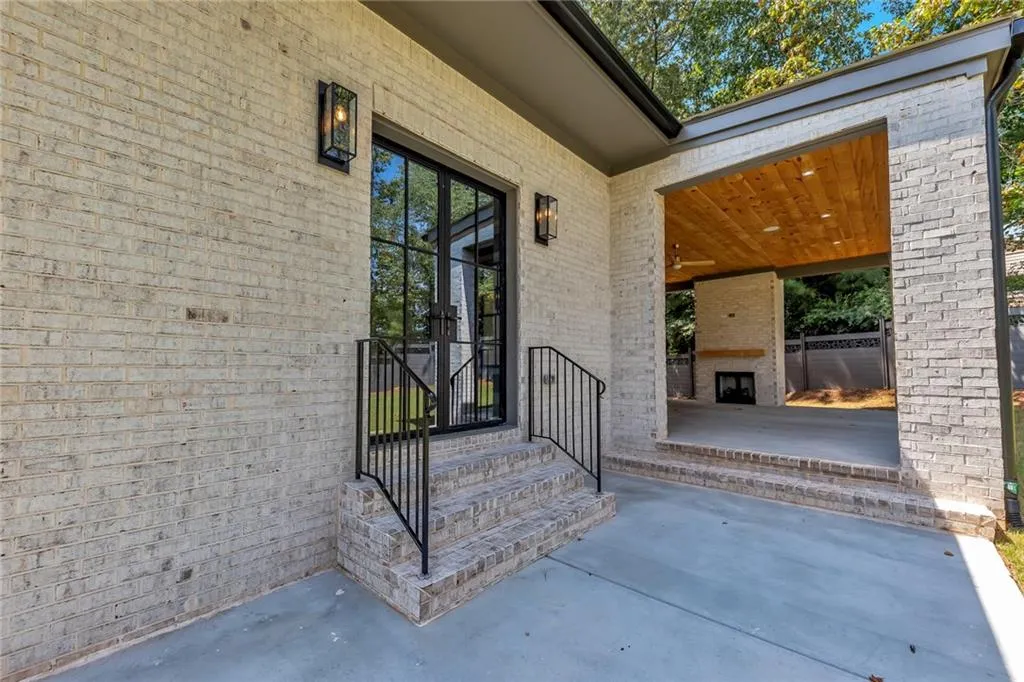 6620 Bridgewood Valley Road, Sandy Springs, Georgia 30328, 5 Bedrooms Bedrooms, ,5 BathroomsBathrooms,Residential,Sold,6620 Bridgewood Valley Road,7264891