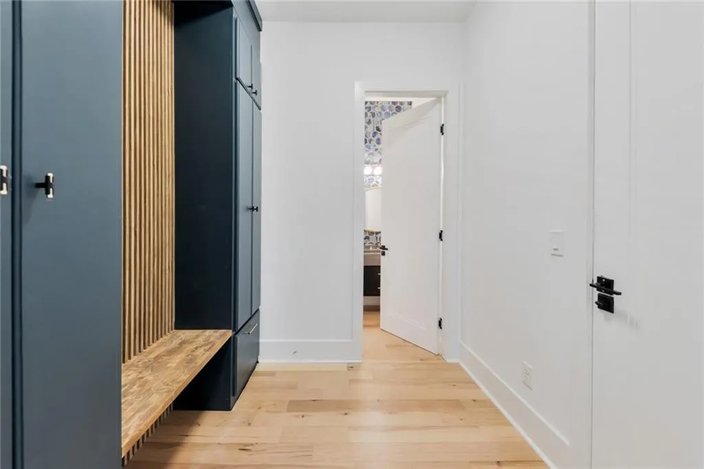 6620 Bridgewood Valley Road, Sandy Springs, Georgia 30328, 5 Bedrooms Bedrooms, ,5 BathroomsBathrooms,Residential,Sold,6620 Bridgewood Valley Road,7264891