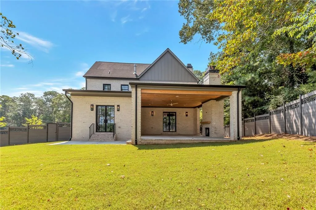 6620 Bridgewood Valley Road, Sandy Springs, Georgia 30328, 5 Bedrooms Bedrooms, ,5 BathroomsBathrooms,Residential,Sold,6620 Bridgewood Valley Road,7264891