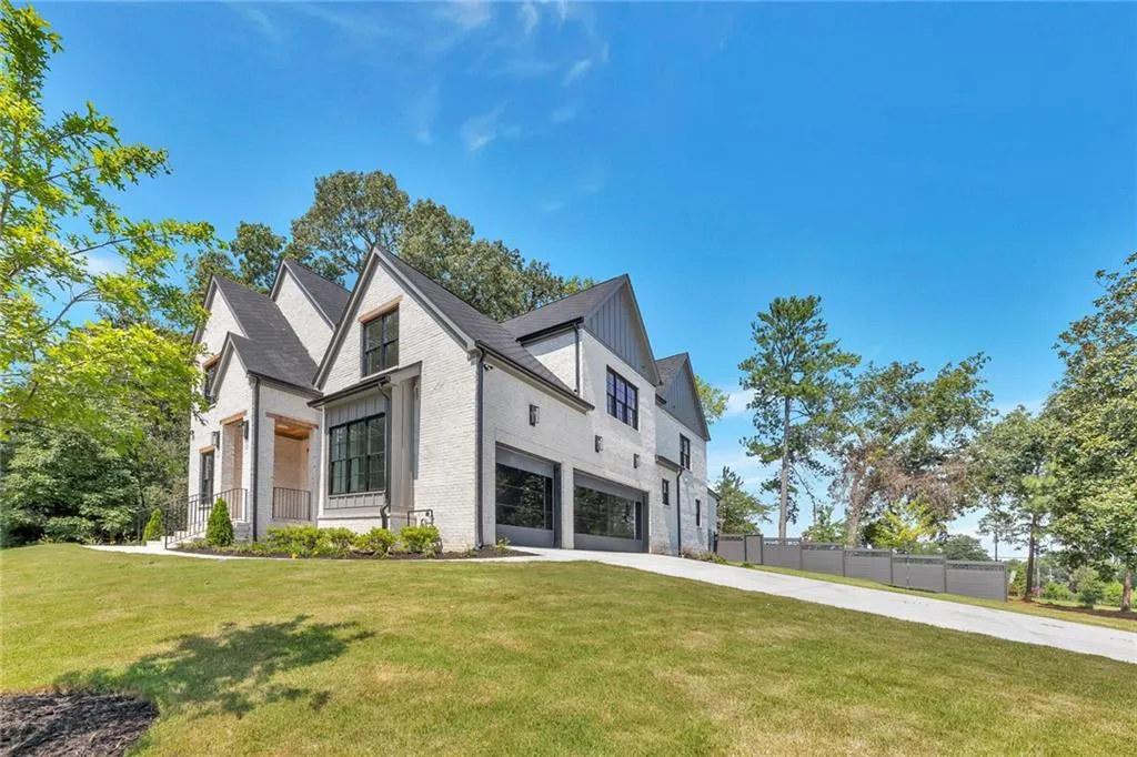 6620 Bridgewood Valley Road, Sandy Springs, Georgia 30328, 5 Bedrooms Bedrooms, ,5 BathroomsBathrooms,Residential,Sold,6620 Bridgewood Valley Road,7264891