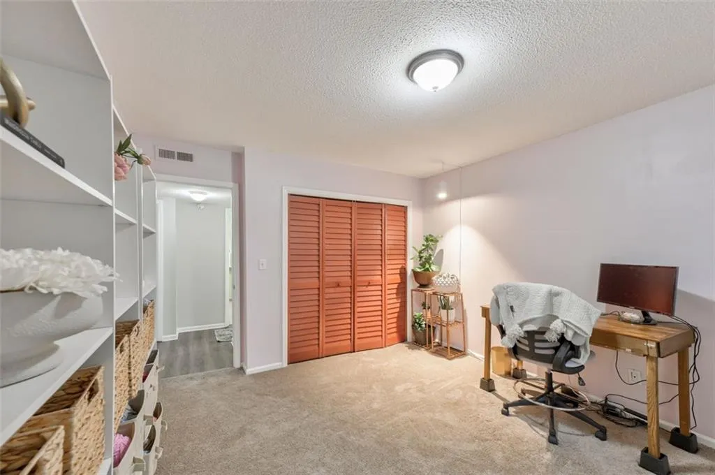 6851 Roswell Road Unit Q9, Sandy Springs, Georgia 30328, 3 Bedrooms Bedrooms, ,2 BathroomsBathrooms,Residential,Sold,6851 Roswell Road Unit Q9,7258598