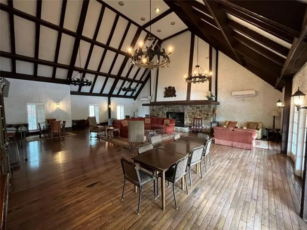 6851 Roswell Road Unit Q9, Sandy Springs, Georgia 30328, 3 Bedrooms Bedrooms, ,2 BathroomsBathrooms,Residential,Sold,6851 Roswell Road Unit Q9,7258598