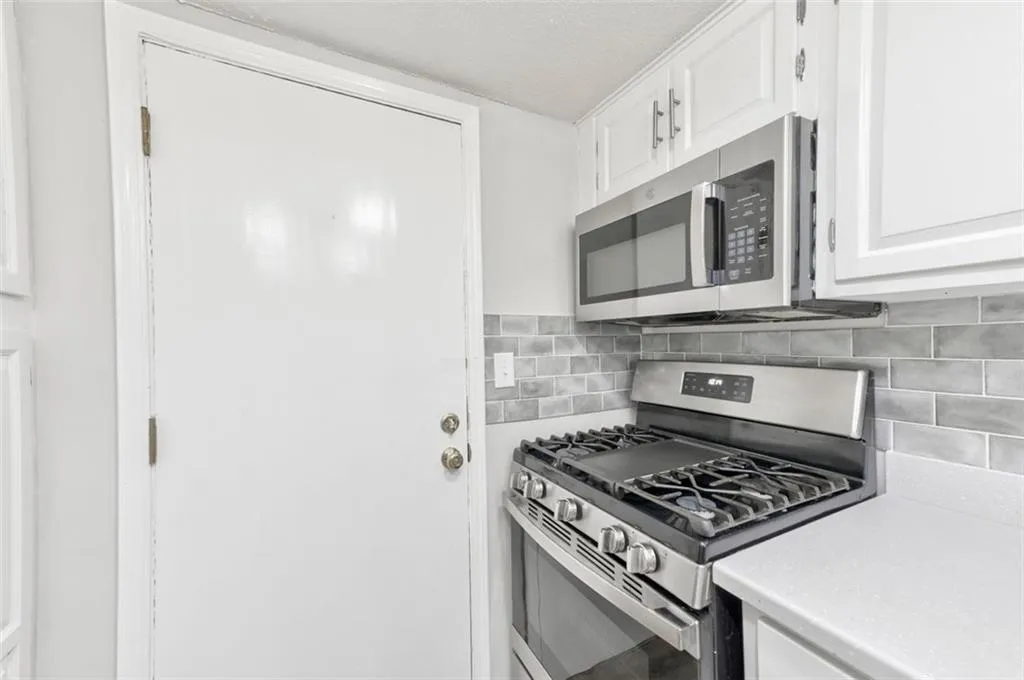 6851 Roswell Road Unit Q9, Sandy Springs, Georgia 30328, 3 Bedrooms Bedrooms, ,2 BathroomsBathrooms,Residential,Sold,6851 Roswell Road Unit Q9,7258598