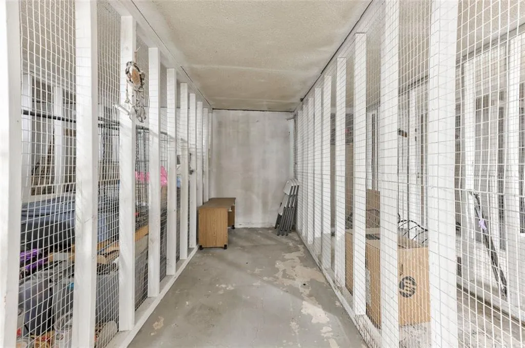 6851 Roswell Road Unit Q9, Sandy Springs, Georgia 30328, 3 Bedrooms Bedrooms, ,2 BathroomsBathrooms,Residential,Sold,6851 Roswell Road Unit Q9,7258598