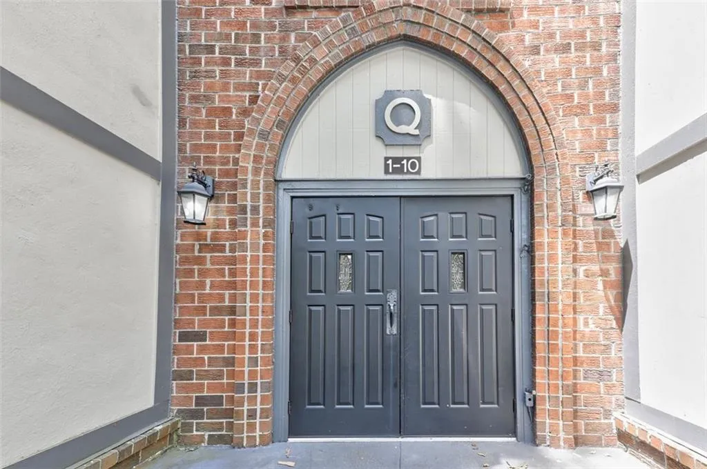 6851 Roswell Road Unit Q9, Sandy Springs, Georgia 30328, 3 Bedrooms Bedrooms, ,2 BathroomsBathrooms,Residential,Sold,6851 Roswell Road Unit Q9,7258598