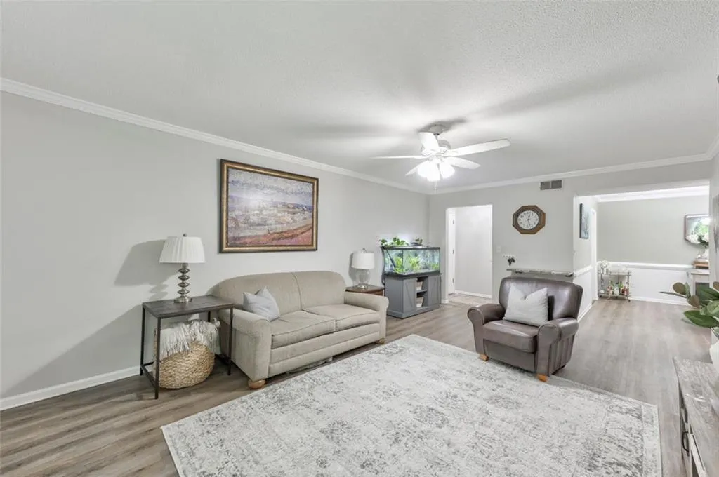 6851 Roswell Road Unit Q9, Sandy Springs, Georgia 30328, 3 Bedrooms Bedrooms, ,2 BathroomsBathrooms,Residential,Sold,6851 Roswell Road Unit Q9,7258598