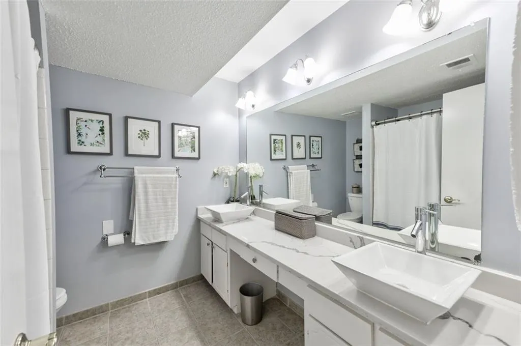 6851 Roswell Road Unit Q9, Sandy Springs, Georgia 30328, 3 Bedrooms Bedrooms, ,2 BathroomsBathrooms,Residential,Sold,6851 Roswell Road Unit Q9,7258598